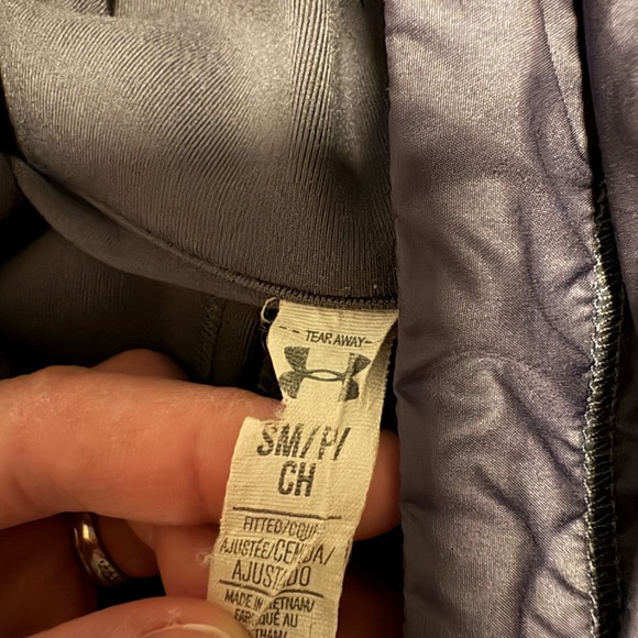 UNDER ARMOUR Jacket - Picture 3 of 4